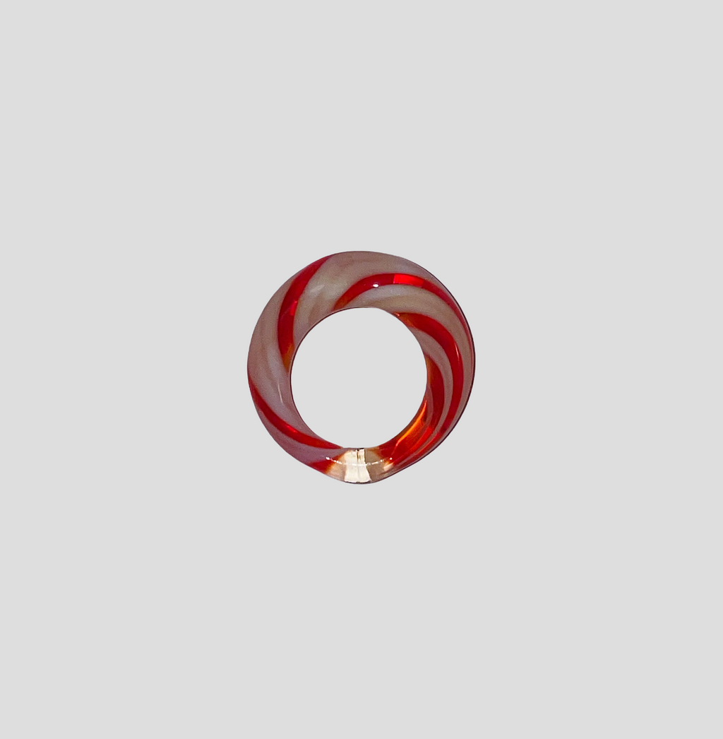 Bague en verre spirale cerise marasquin