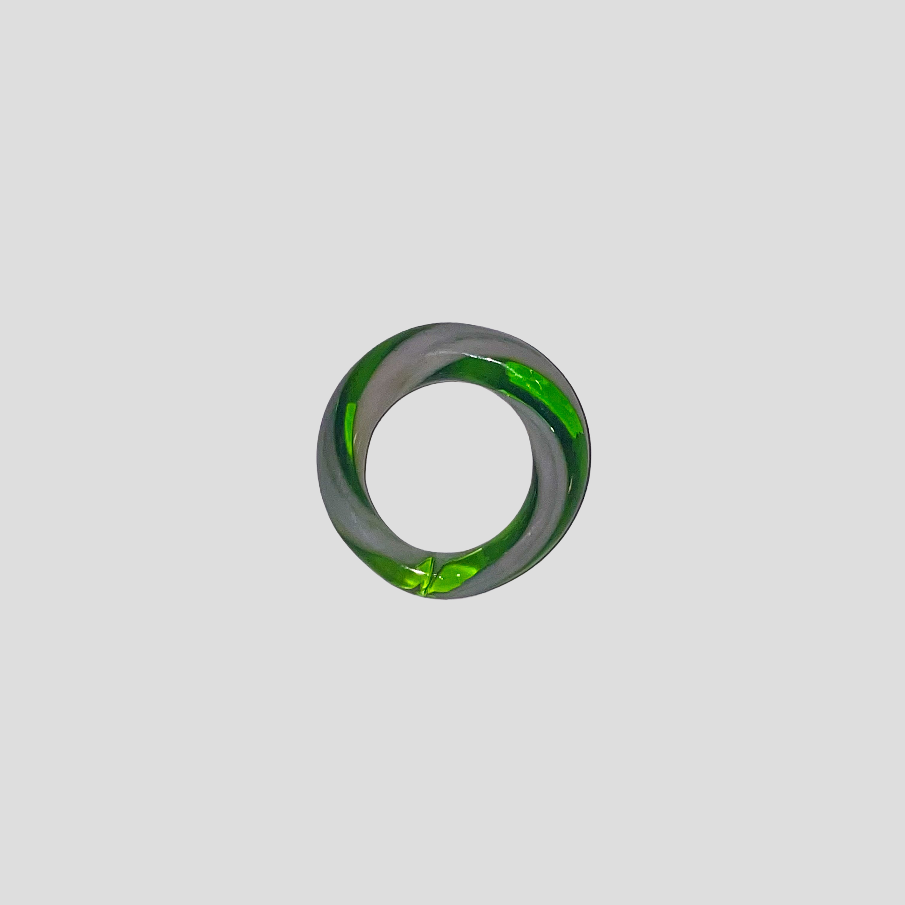 Waldgrüner spiralförmiger Glasring